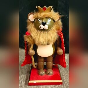 Cowardly Lion Nutcracker